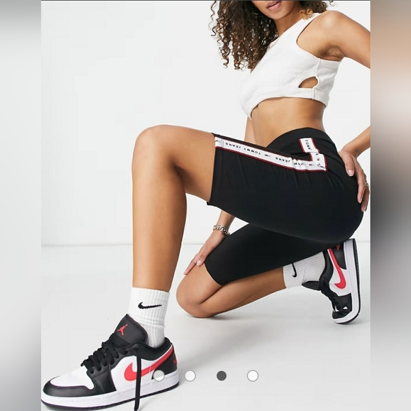 Tommy Jeans logo tape shorts in blue - Picture 2 of 6